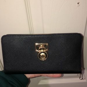 MICHAEL KORS CLUTCH BRAND NEW NEVER USED / NUEVO NUNCA USADO! MAKE AN OFFER!!